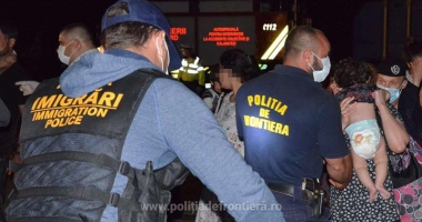Ambarcațiune cu peste 150 de migranți, reperată de un elicopter MApN, la Midia - 5