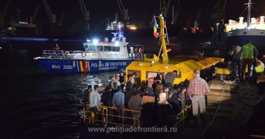 Stire din Eveniment : Ambarcațiune cu peste 150 de migranți, reperată de un elicopter MApN, la Midia