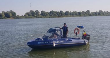 Stire din Eveniment : Ambarcațiune cu trei adulți și trei copii, rămasă fără combustibil pe Dunăre