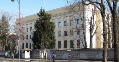 Stire din Eveniment : Incident la Ambasada Rusiei din Bucureşti. Un bărbat a intrat cu mașina în porți