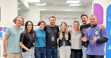 Stire din Economie : Ambasada, parte din VibeHack: primul hackathon no-code și AI din București