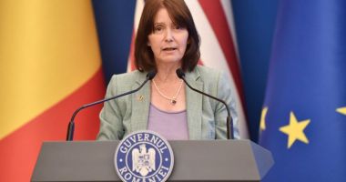 Stire din Social : Românii care vor să lucreze în SUA vor avea în continuare nevoie de viză. Precizări ale ambasadoarei SUA la București