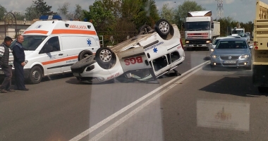 UPDATE / ACCIDENT GRAV. AMBULANȚĂ RĂSTURNATĂ la ieșire din localitatea Ovidiu - 4