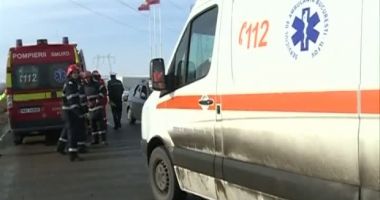 TIR răsturnat pe autostradă! Șoferul a murit pe loc și a rămas prins în cabina zdrobită