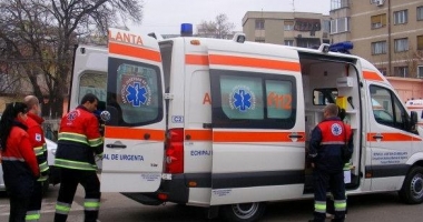 A MURIT DUPĂ CE A CĂZUT PE SCĂRI