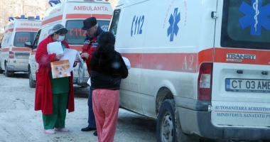 Stire din Sănătate : Deplasările ambulanțelor în județ,  doar cu ajutorul utilajelor de deszăpezire