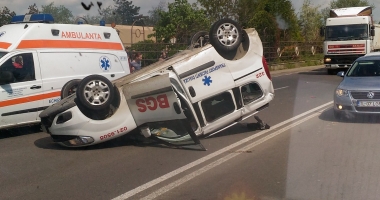 UPDATE / ACCIDENT GRAV. AMBULANȚĂ RĂSTURNATĂ la ieșire din localitatea Ovidiu - 5