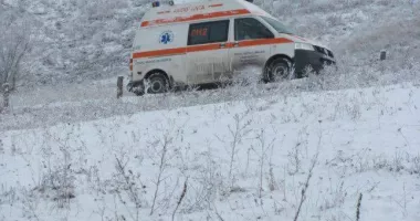 Stire din Eveniment : Ambulanță SAJ derapată între Movilița și Techirghiol. Pacienta este în stare stabilă