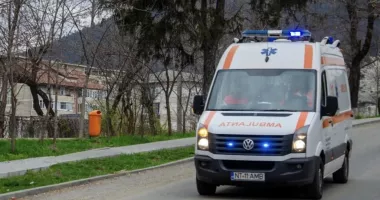 Stire din Eveniment : Bărbat de 65 de ani, decedat după ce a fost lovit de o ambulanță