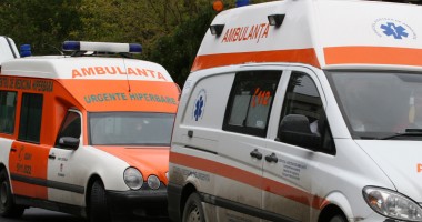 Stire din Eveniment : O ambulanță a Spitalului Militar a lovit două tinere