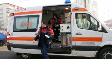 Stire din Eveniment : S-a răsturnat cu mașina