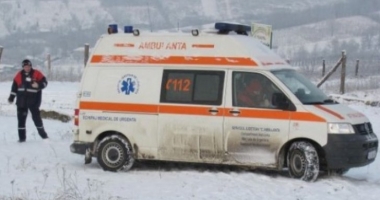 Stire din Social : Iarna a făcut prima victimă. Ambulanțe înzăpezite, un pacient a MURIT