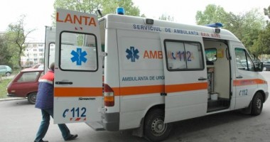 Stire din Actualitate : Cinci tineri au ajuns la spital după ce mașina în care se aflau s-a răsturnat