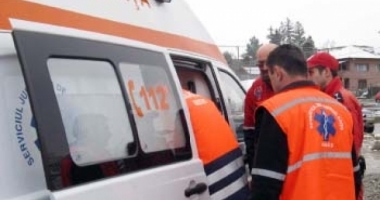 Stire din Eveniment : O GRAVIDĂ A CĂZUT DE LA ETAJ. Femeia era sechestrată de iubit
