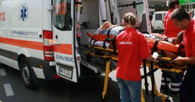 Stire din Eveniment : Accident în lanț între Eforii: patru mașini lovite  și șase persoane rănite