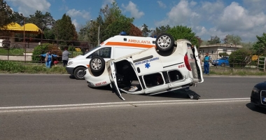 UPDATE / ACCIDENT GRAV. AMBULANȚĂ RĂSTURNATĂ la ieșire din localitatea Ovidiu - 2