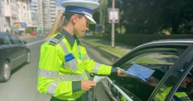 Stire din Actualitate : COD RUTIER 2023. Amendă de 3000 de lei chiar dacă ai cauciucuri de iarnă. Ce nu trebuie să lipsească din maşină când ninge
