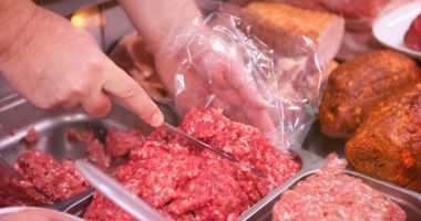 Stire din Social : Amenzi de sute de mii de lei și zeci de kilograme de alimente confiscate, de la cârciumile de pe litoral