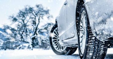 Ce riscă șoferii care nu își montează anvelope de iarnă? Prevederile din Codul Rutier