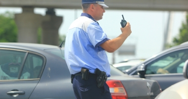 Stire din Eveniment : Polițiștii de la Rutieră,  în misiune. Amenzi drastice pentru șoferii certați cu legea