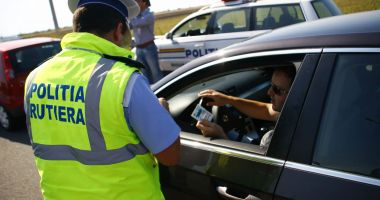 Stire din Eveniment : Și fără permis, și amendat pentru comportament agresiv. Ce a pățit un conducător auto pe autostradă