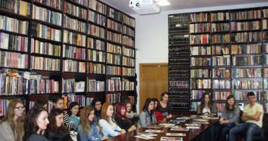 Stire din Cultură-Educație : Codul bunelor maniere, în dezbatere la American Corner