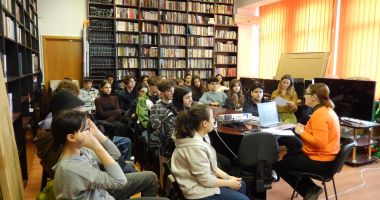 Stire din Cultură-Educație : Liceenii de la „Decebal” s-au alăturat studenților, într-o activitate interactivă