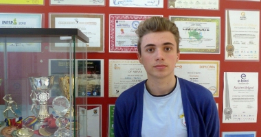 Stire din Cultură-Educație : Americanii l-au primit pe elevul Alex Oprea în tabără după teste grele