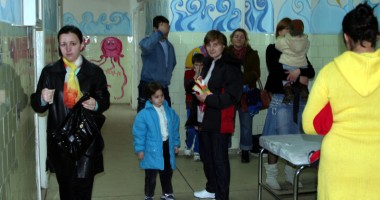 Stire din Sănătate : "Amestecarea pacienților adulți cu copiii nu este firească"