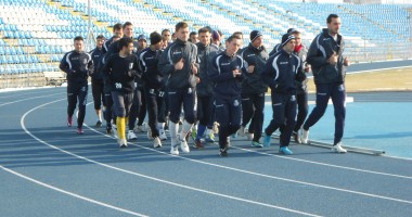 Stire din Sport : FOTBAL / "Rechinii" joacă astăzi penultimul amical al iernii