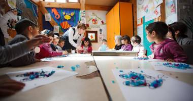 Stire din Cultură-Educație : "Amicii isteți"  se întrec  în acest week-end