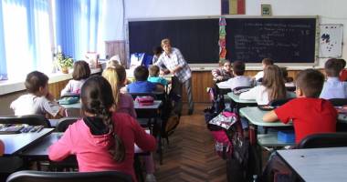 Stire din Cultură-Educație : "Amicii isteți"  se întrec la Școala nr. 40 "Aurel Vlaicu"