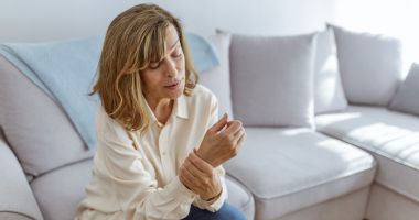 Stire din Sănătate : Amorțirea brațului drept poate fi asociată cu existența multor boli