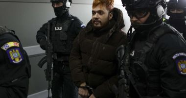 Stire din Eveniment : Teroristul Mohamed Amra, extrădat în Franța. A fost escortat la Otopeni de trupele speciale