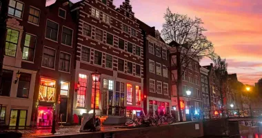 Percheziții și în Constanța. Șase români, arestați pentru exploatarea unor tinere în Amsterdam