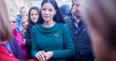 Stire din Politică-Administrație : Tudorel Toader a plecat de la Ministerul Justiției, lăsând-o în loc pe Ana Birchall: Am predat dosarul cu problemele justiției