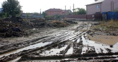 În cartierul Baba Novac-Anadalchioi nu se mai intră decât cu tractorul - 2