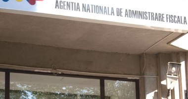 Stire din Economie : O treime din șefii Fiscului își pierd funcțiile de conducere