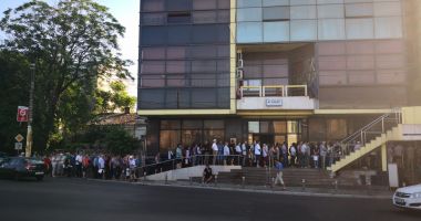 Stire din Social : IMAGINE DE GROAZĂ! DE CE ESTE COADĂ LA ANAF? TREBUIE SĂ AFLE TOȚI ROMÂNII!