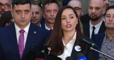 Stire din Actualitate : Anamaria Gavrilă și-a depus candidatura la președinția României, însoțită de George Simion