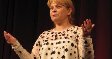 Stire din Cultură-Educație : Spectacol la Casa de Cultură. Anca Sigărtău are un "Diagnostic rezervat"