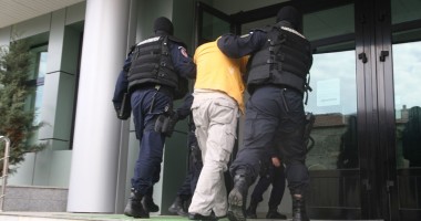 Stire din Eveniment : Cum făceau milioane de euro "șmecherii" din port