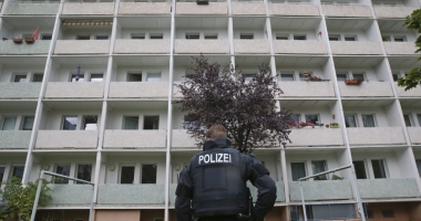 Stire din Actualitate : Anchetă după ce sirianul suspectat de terorism s-a sinucis în celula din Germania
