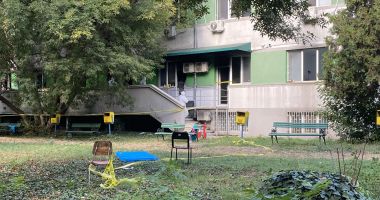 GALERIE FOTO. Anchetatorii, la Spitalul de Boli Infecţioase. Zeci de candele, aprinse în faţa unităţii - 6