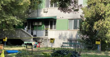 GALERIE FOTO. Anchetatorii, la Spitalul de Boli Infecţioase. Zeci de candele, aprinse în faţa unităţii - 3