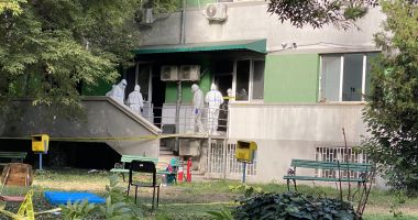 GALERIE FOTO. Anchetatorii, la Spitalul de Boli Infecţioase. Zeci de candele, aprinse în faţa unităţii - 2