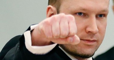 Stire din Actualitate : Breivik a renunțat la salutul  extremist