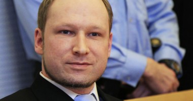 Stire din Actual : Anders Breivik plănuia să îl asasineze pe Obama