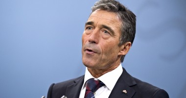 Stire din Eveniment : Secretarul general al NATO a fost primit cu onoruri militare la MApN