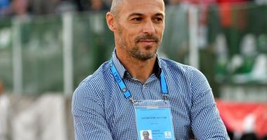 Stire din Sport : FC Botoşani l-a prezentat oficial pe antrenorul Bogdan Andone
